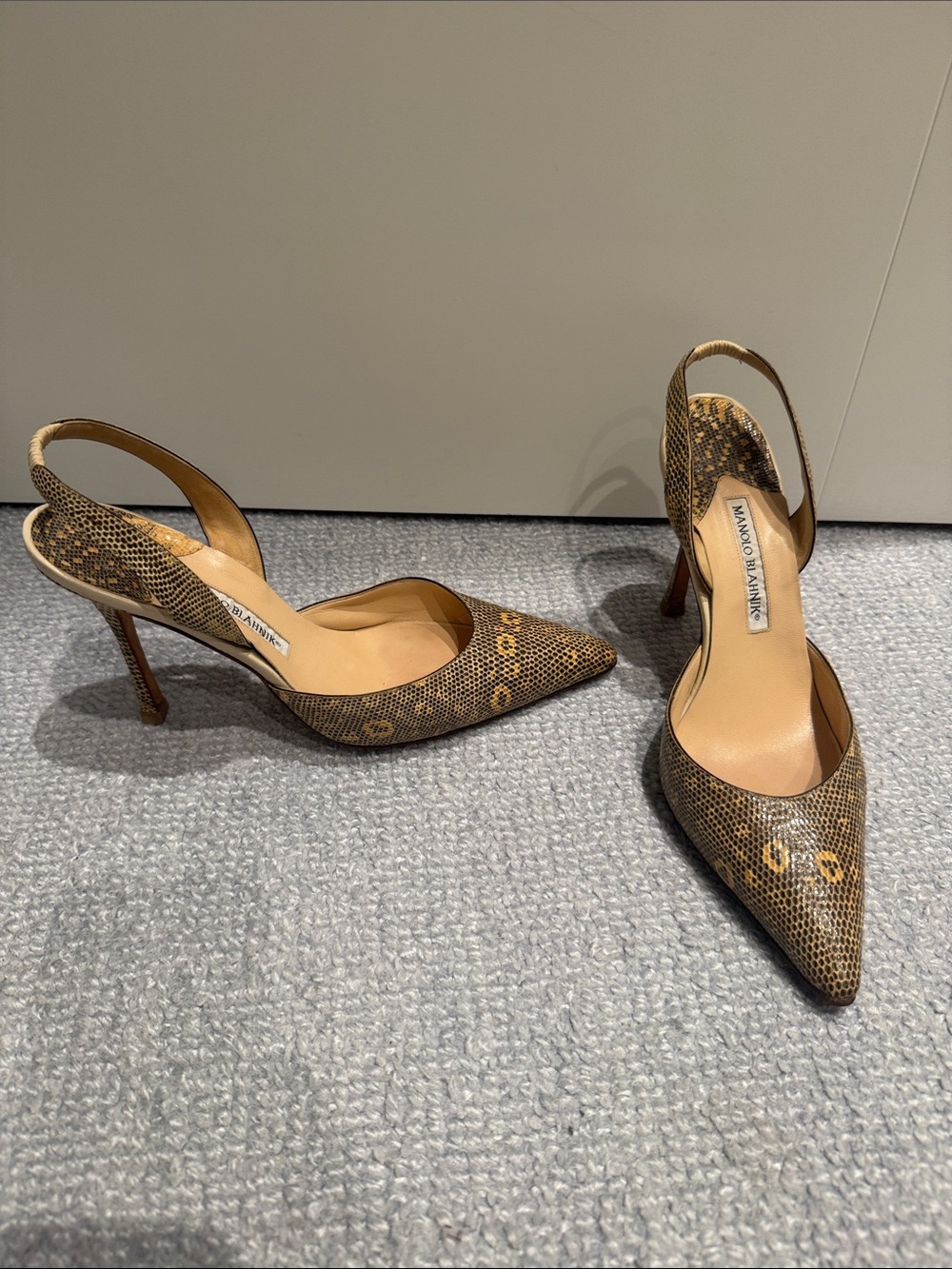 Manolo Blahnik yellow Snakeskin Slingback Pointed-Toe Pumps size 39.5